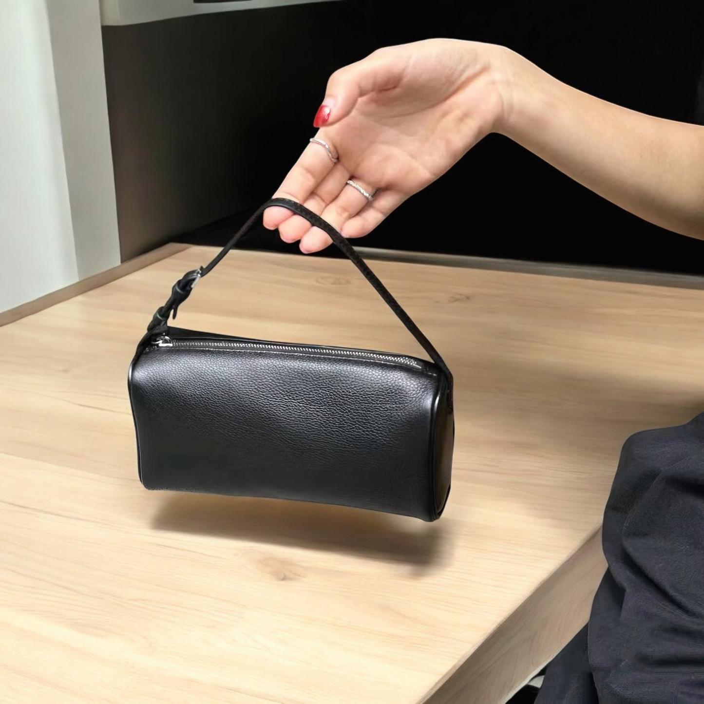 Minimal 90s Leather Pouch